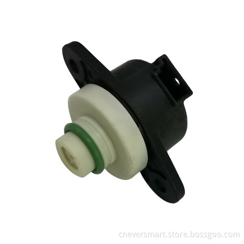 Small volume and fast response urea pressure sensor
